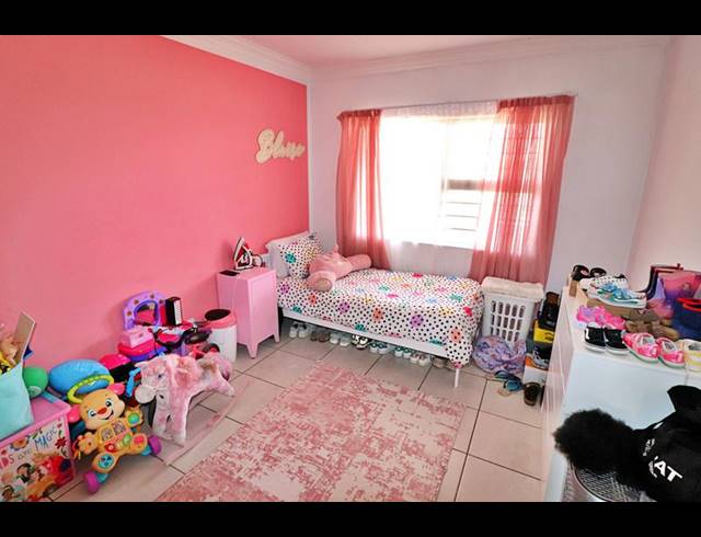 2 BEDROOM APARTMENT FOR SALE IN WYCHWOOD